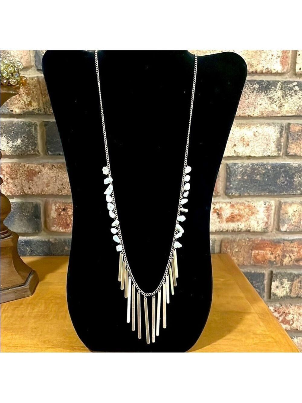 Vintage Gold tone Fringe and stone chip beaded necklace